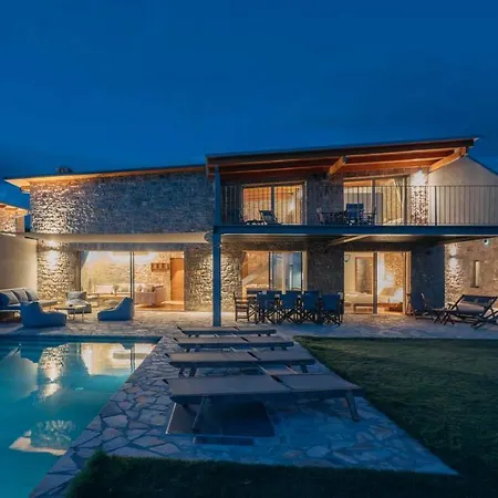 Real Life Homes Luxurious Seafront Each With Their Own Private Pools Villa