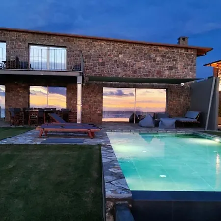 Real Life Homes Luxurious Seafront Each With Their Own Private Pools Villa