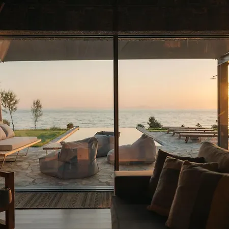 Real Life Homes Luxurious Seafront Each With Their Own Private Pools Korakochori