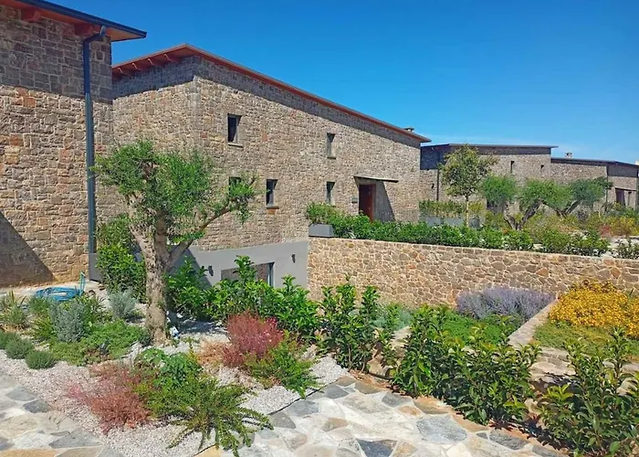 Real Life Homes * Pírgos