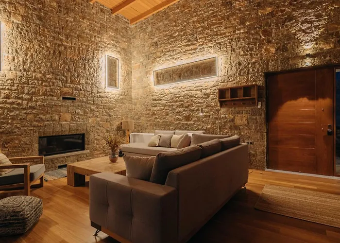 Real Life Homes Pírgos
